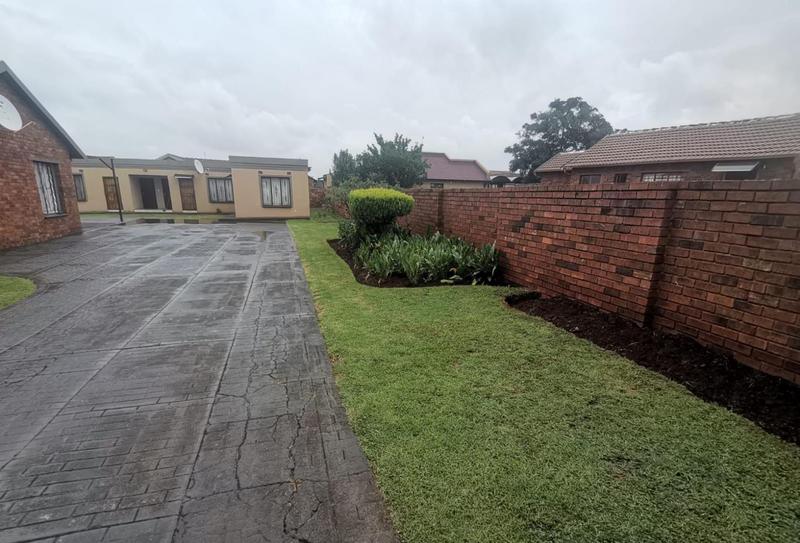 2 Bedroom Property for Sale in Dawn Park Gauteng