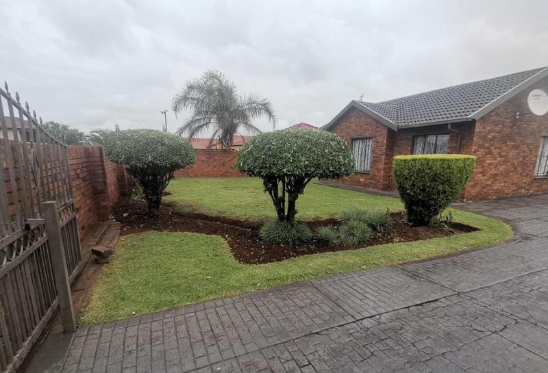 2 Bedroom Property for Sale in Dawn Park Gauteng