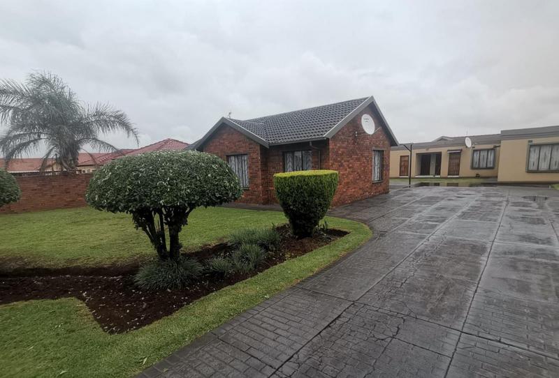 2 Bedroom Property for Sale in Dawn Park Gauteng