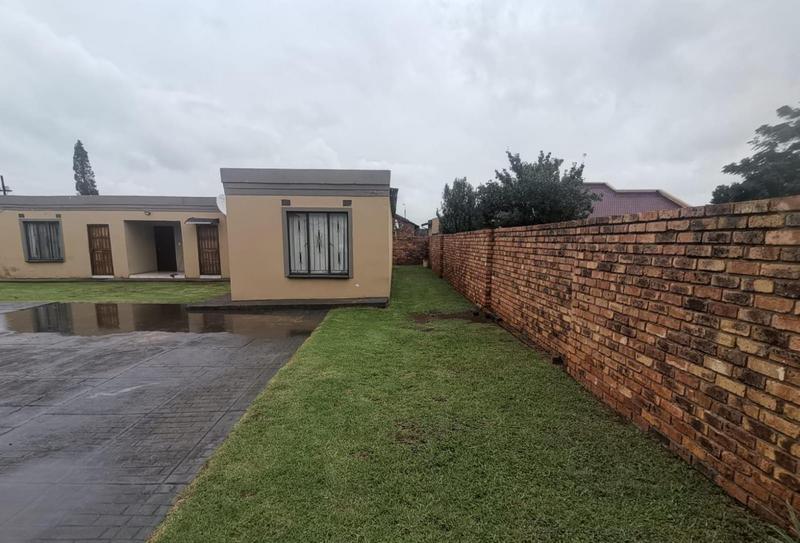 2 Bedroom Property for Sale in Dawn Park Gauteng