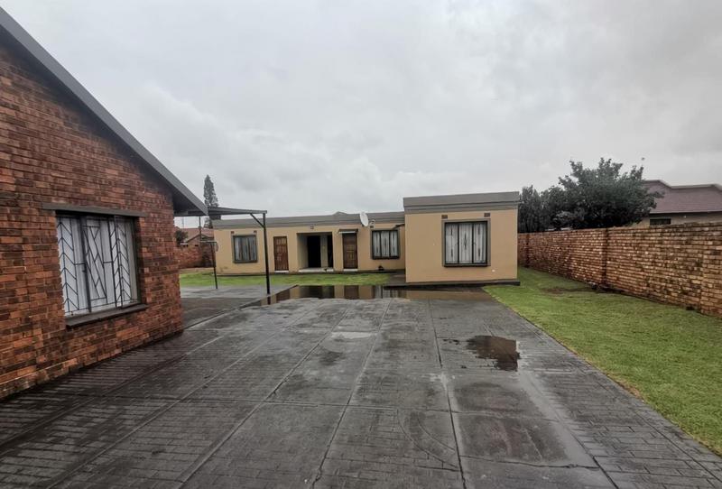 2 Bedroom Property for Sale in Dawn Park Gauteng