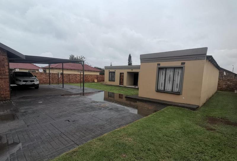 2 Bedroom Property for Sale in Dawn Park Gauteng