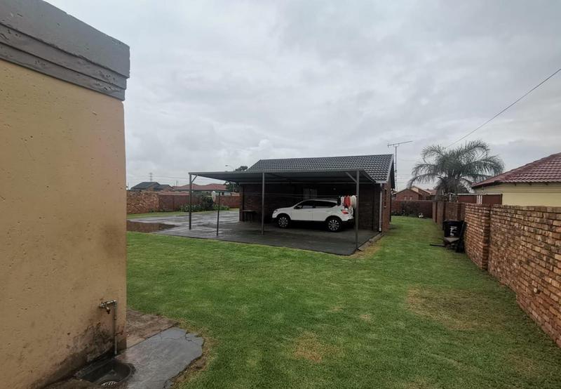 2 Bedroom Property for Sale in Dawn Park Gauteng