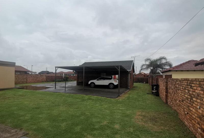 2 Bedroom Property for Sale in Dawn Park Gauteng