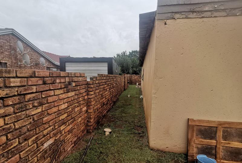 2 Bedroom Property for Sale in Dawn Park Gauteng
