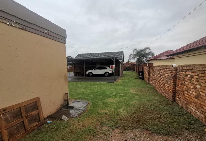 2 Bedroom Property for Sale in Dawn Park Gauteng