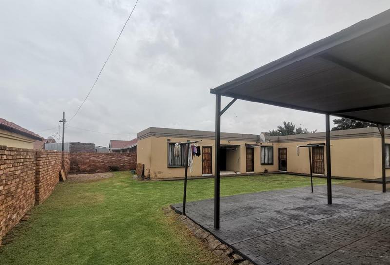 2 Bedroom Property for Sale in Dawn Park Gauteng