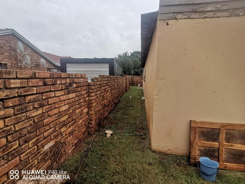 2 Bedroom Property for Sale in Dawn Park Gauteng