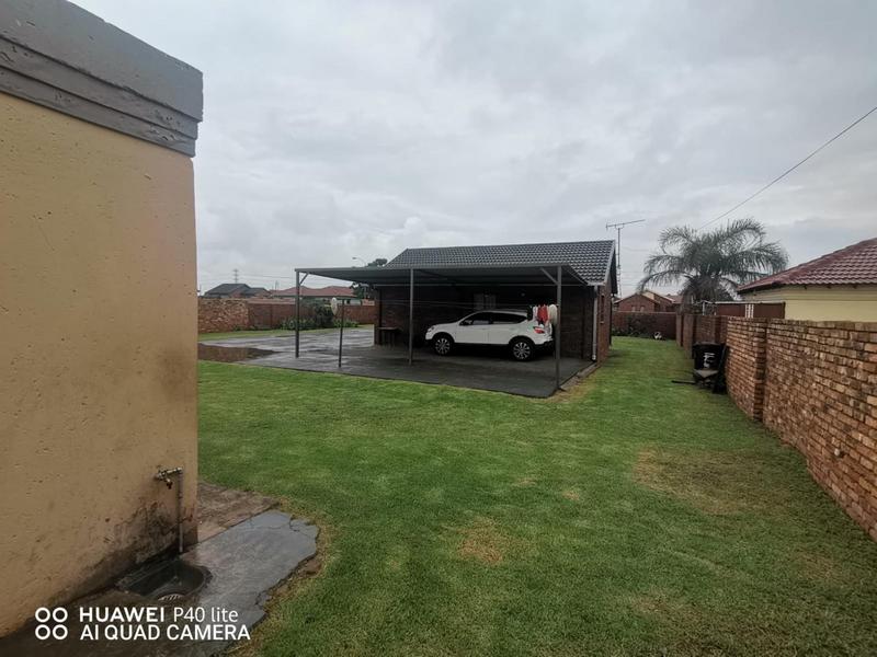 2 Bedroom Property for Sale in Dawn Park Gauteng