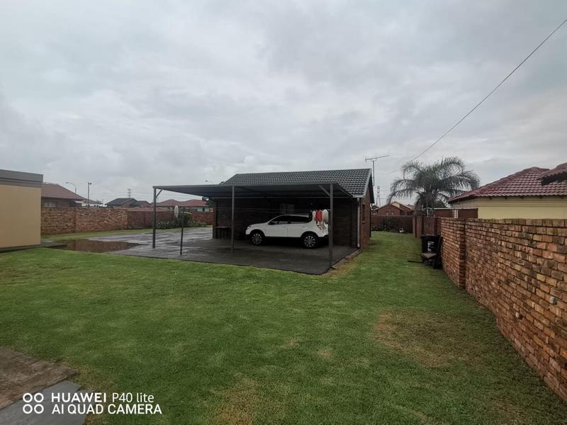 2 Bedroom Property for Sale in Dawn Park Gauteng