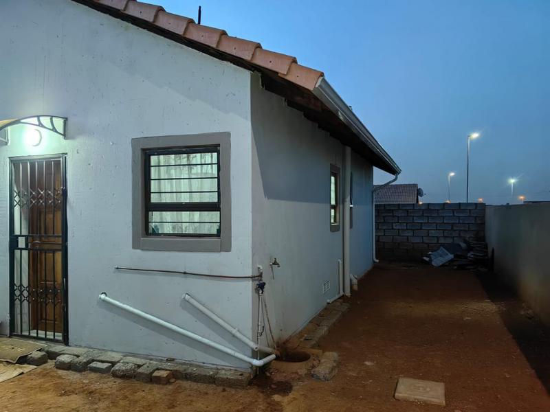 7 Bedroom Property for Sale in Dawn Park Gauteng