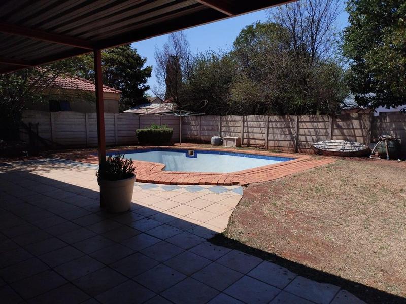 3 Bedroom Property for Sale in Dawn Park Gauteng