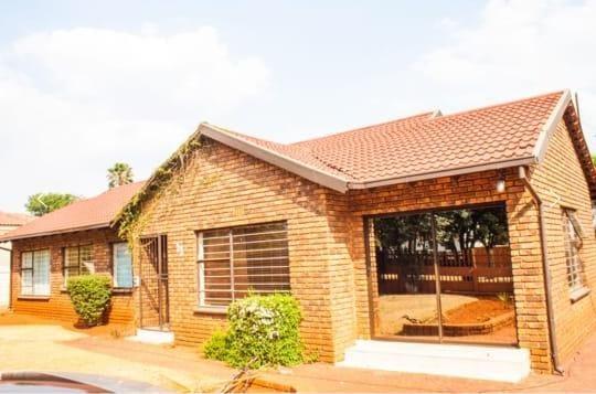 3 Bedroom Property for Sale in Dawn Park Gauteng