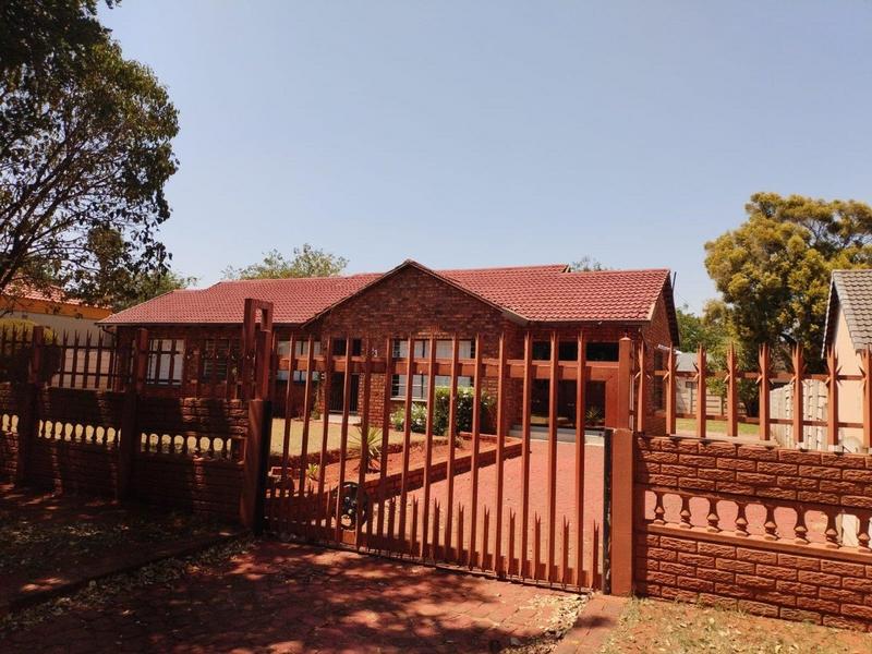 3 Bedroom Property for Sale in Dawn Park Gauteng