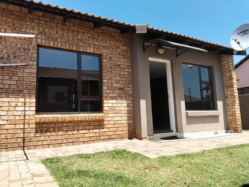 2 Bedroom Property for Sale in Dawn Park Gauteng