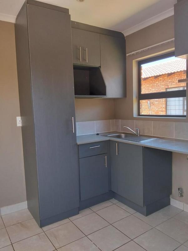 2 Bedroom Property for Sale in Dawn Park Gauteng