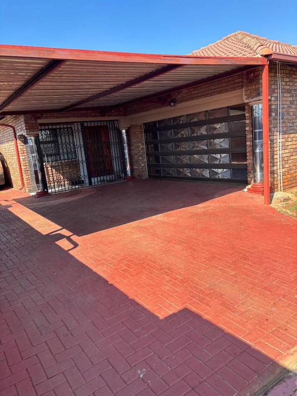3 Bedroom Property for Sale in Dawn Park Gauteng