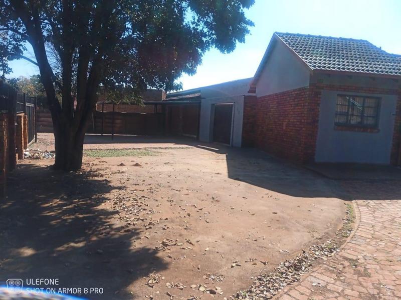 7 Bedroom Property for Sale in Dawn Park Gauteng