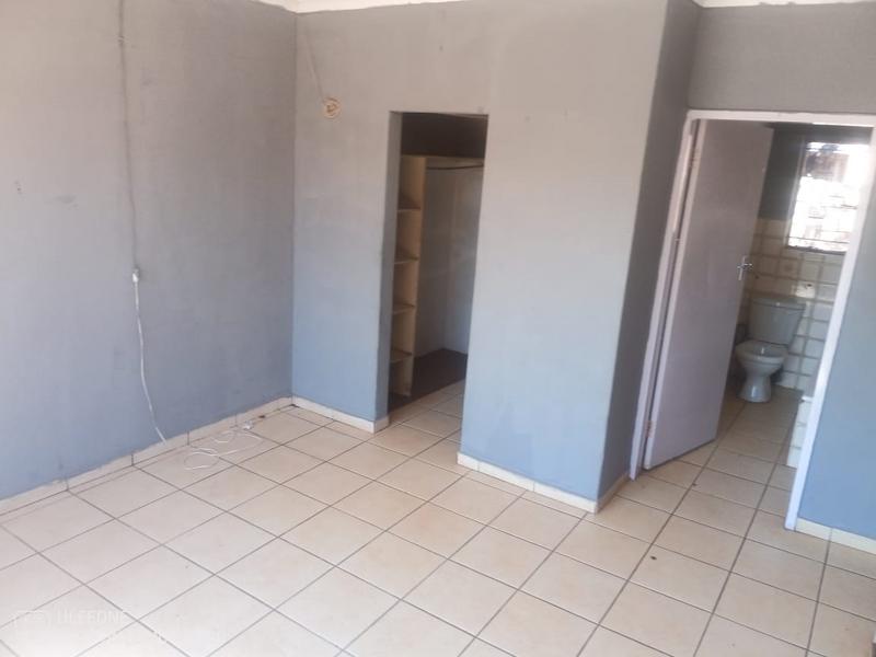 7 Bedroom Property for Sale in Dawn Park Gauteng
