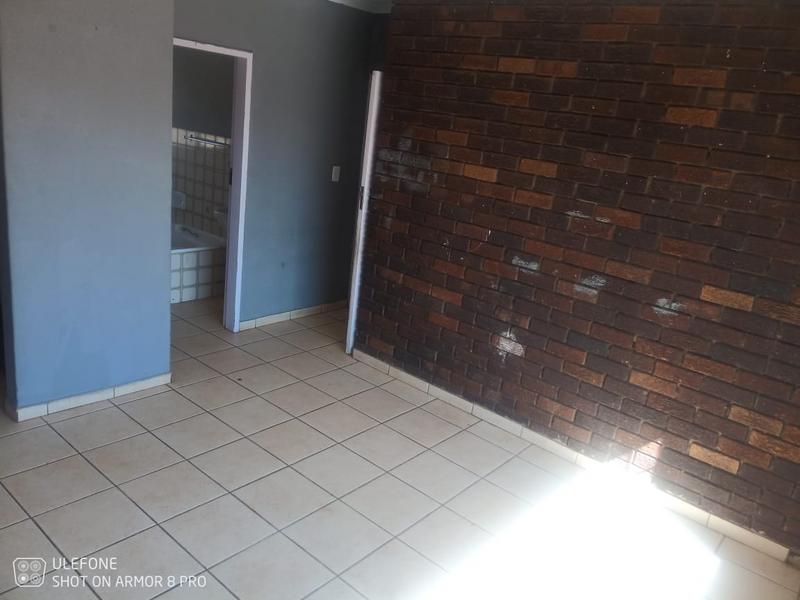 7 Bedroom Property for Sale in Dawn Park Gauteng