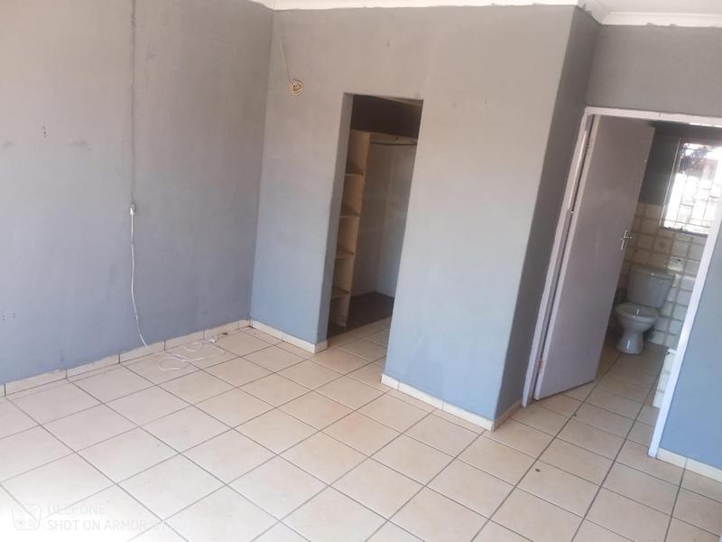 7 Bedroom Property for Sale in Dawn Park Gauteng