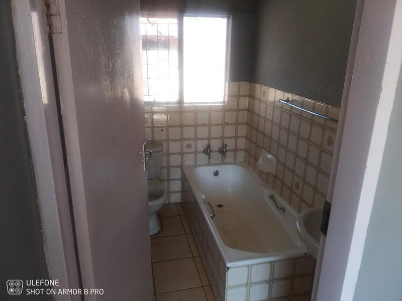 7 Bedroom Property for Sale in Dawn Park Gauteng