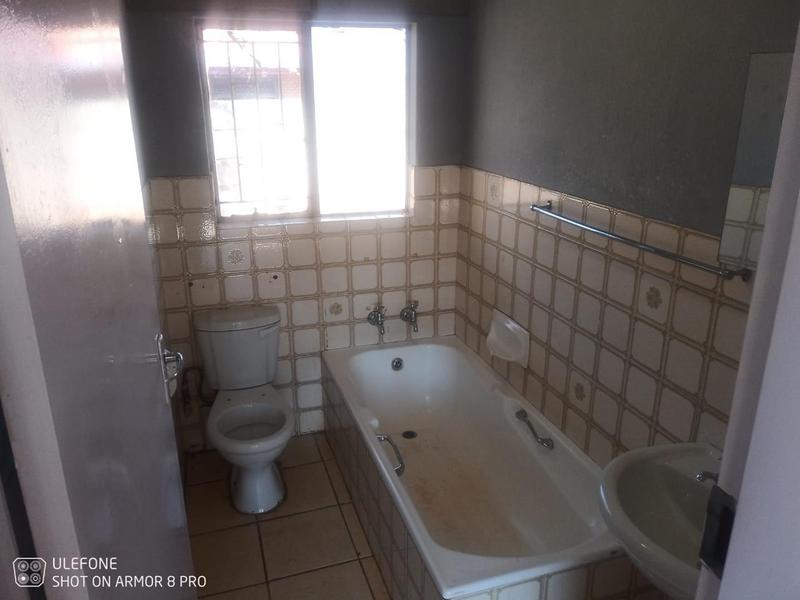7 Bedroom Property for Sale in Dawn Park Gauteng