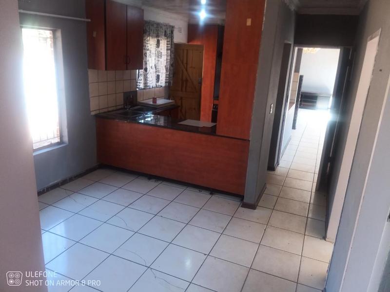 7 Bedroom Property for Sale in Dawn Park Gauteng