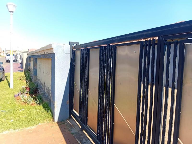 3 Bedroom Property for Sale in Dawn Park Gauteng