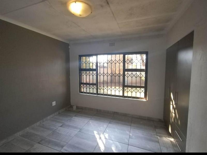 4 Bedroom Property for Sale in Dawn Park Gauteng