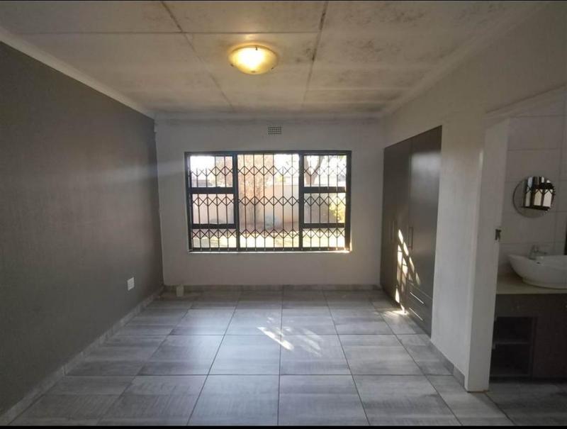 4 Bedroom Property for Sale in Dawn Park Gauteng