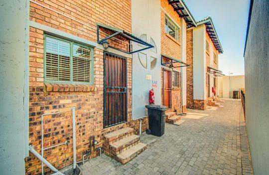 2 Bedroom Property for Sale in Farrar Park Gauteng