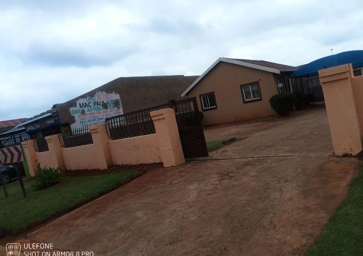 2 Bedroom Property for Sale in Mapleton A H Gauteng