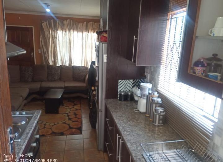2 Bedroom Property for Sale in Mapleton A H Gauteng