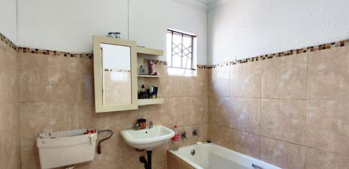3 Bedroom Property for Sale in Mapleton A H Gauteng