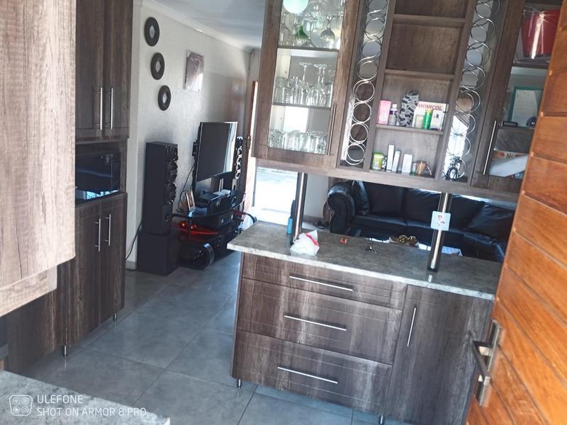 5 Bedroom Property for Sale in Windmill Park Gauteng