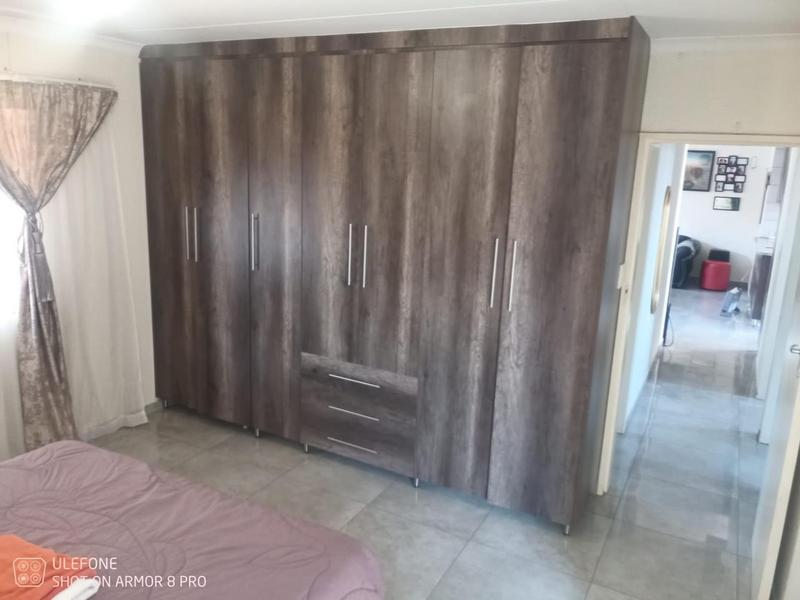 5 Bedroom Property for Sale in Windmill Park Gauteng