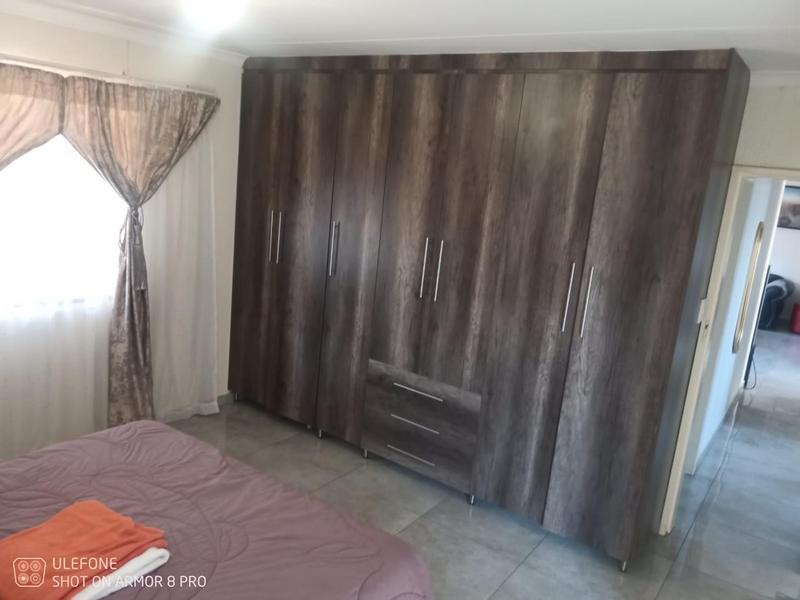 5 Bedroom Property for Sale in Windmill Park Gauteng