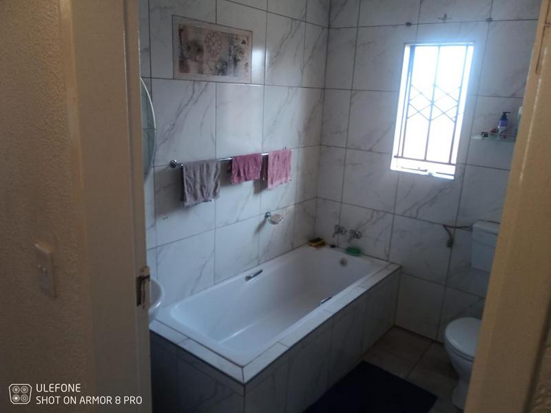 5 Bedroom Property for Sale in Windmill Park Gauteng