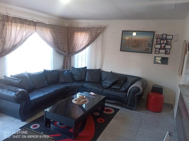 5 Bedroom Property for Sale in Windmill Park Gauteng