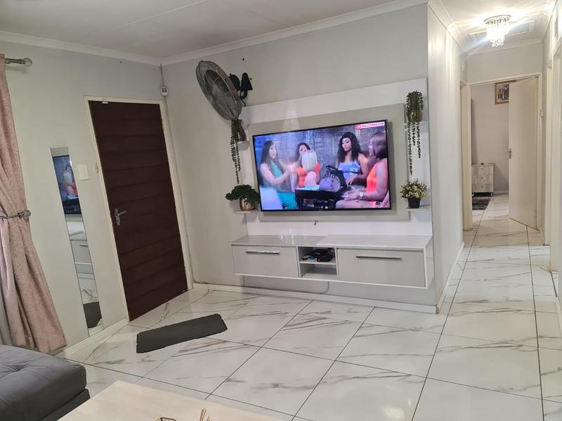 3 Bedroom Property for Sale in Windmill Park Gauteng