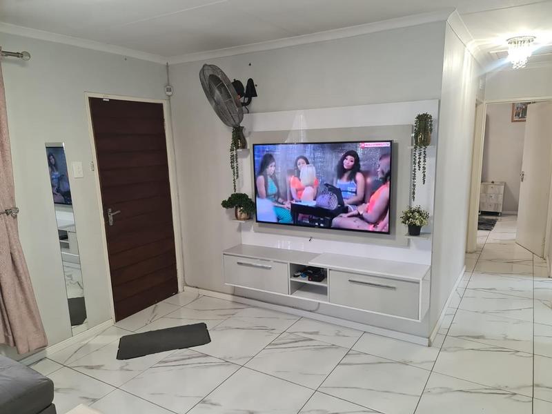 3 Bedroom Property for Sale in Windmill Park Gauteng