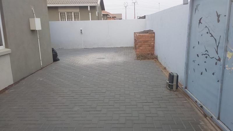 3 Bedroom Property for Sale in Windmill Park Gauteng