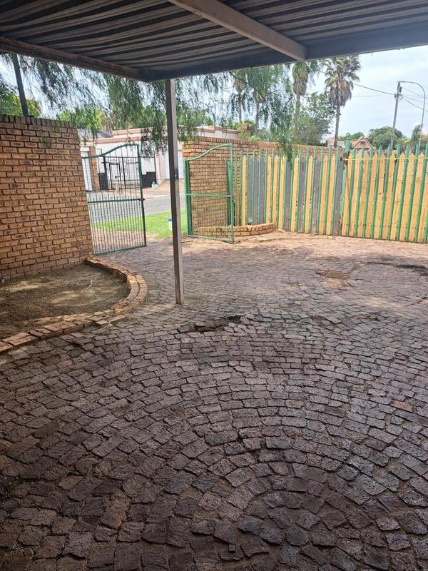 5 Bedroom Property for Sale in Dalpark Gauteng