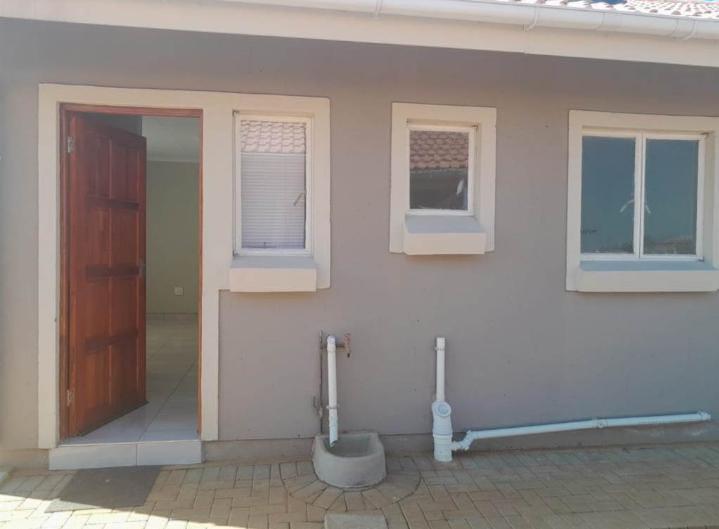 2 Bedroom Property for Sale in Klippoortje Gauteng