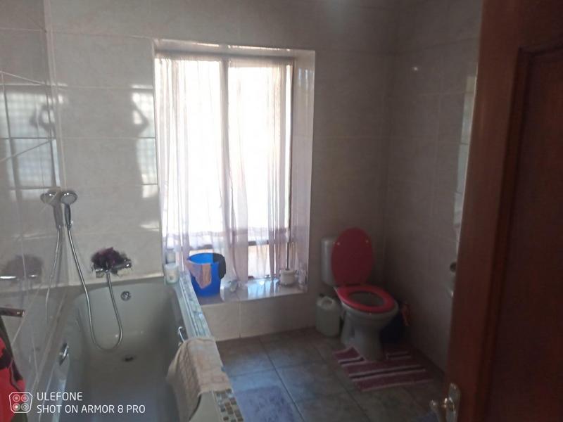 5 Bedroom Property for Sale in Lambton Gauteng