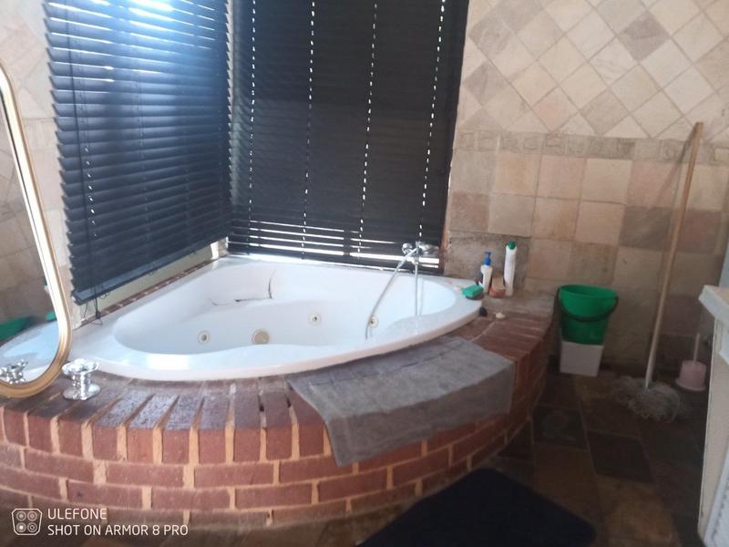 5 Bedroom Property for Sale in Lambton Gauteng