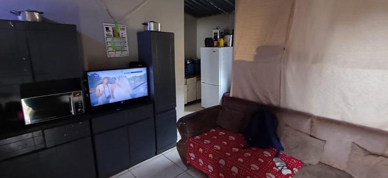 6 Bedroom Property for Sale in Rondebult Gauteng
