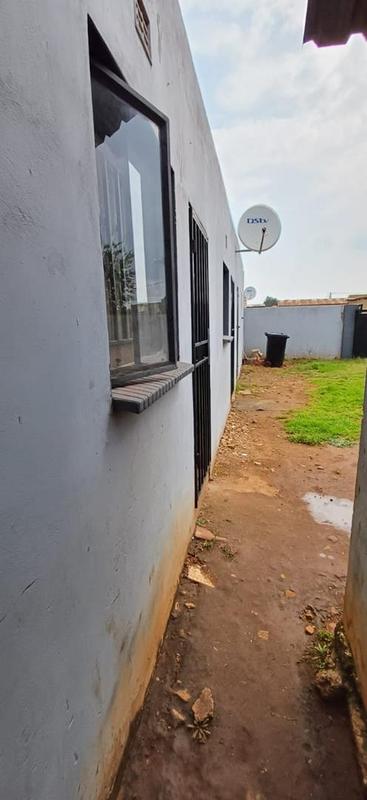 6 Bedroom Property for Sale in Rondebult Gauteng