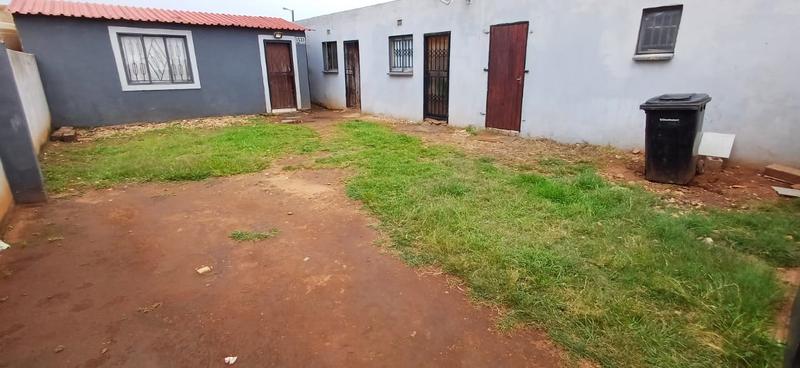 6 Bedroom Property for Sale in Rondebult Gauteng